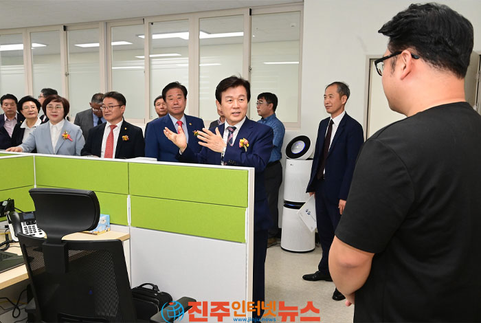 진주 충무공동에 ‘경남진주혁신도시 복합혁신센터’ 개소식