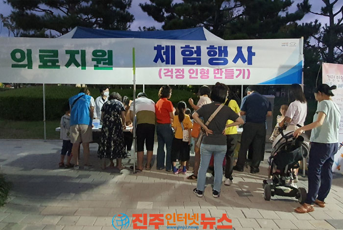 진주시 신안동 주민자치위원회, 녹지공원에서 '한 여름밤의 영화제' 개최