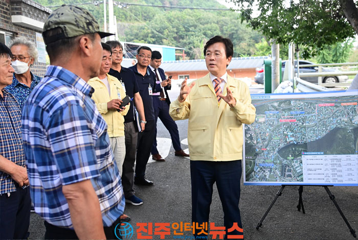 조규일 진주시장, 문산 부동마을 도로개설 건의 현장 방문