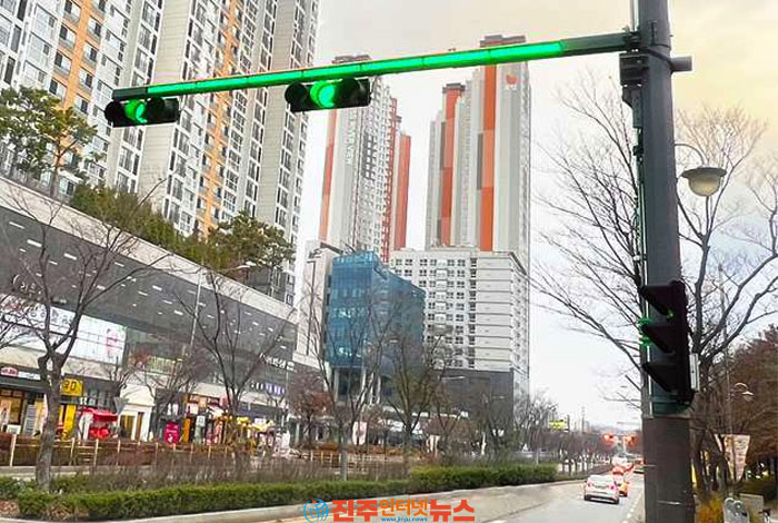 시인성과 식별성 대폭 향상한 '디지털 LED 신호등' 개발!