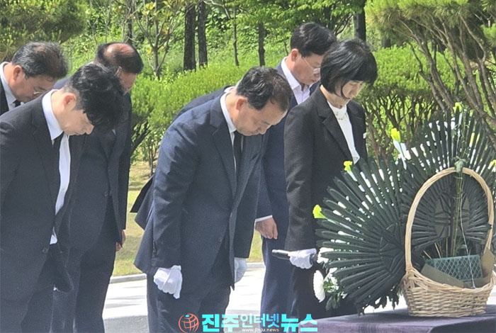 유명현 산청군수 당선자·군의원 당선자 10명, 첫 공식 일정 시작…“군민만 바라보겠다”