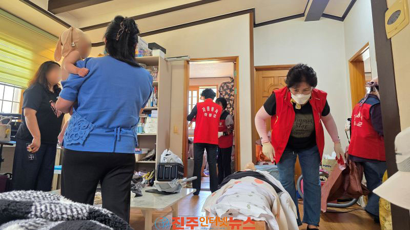 하동군사회봉사단체협의회 취약계층 청소 봉사활동 실시
