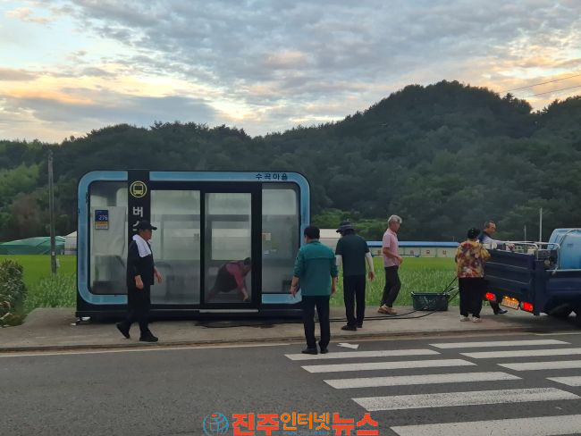 삼동면 주민자치회 버스승강장 환경정비