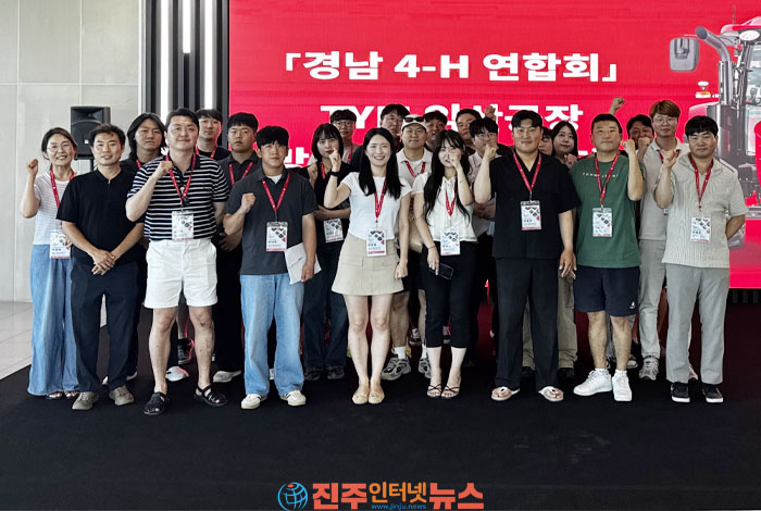 경남 청년농업인, 자율작업 트랙터 직접 배웠다… 스마트농업 ‘교육 넘어 현장 정착’ 과제