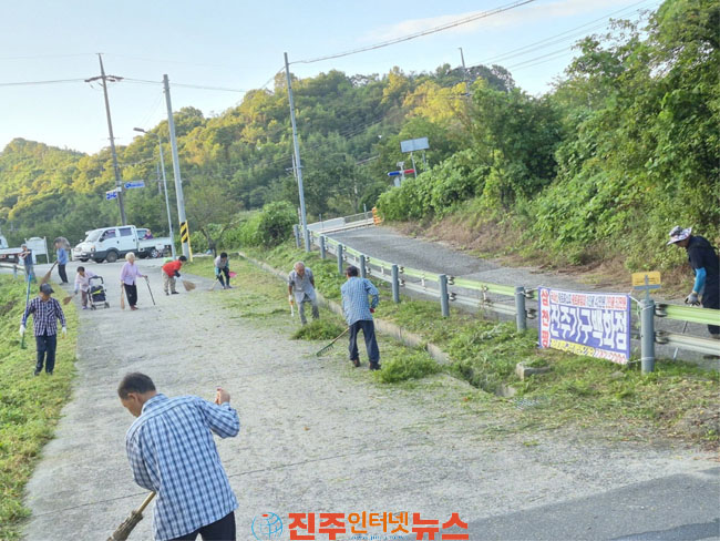 진주시 명석면 추석맞이 마을 대청소 실시