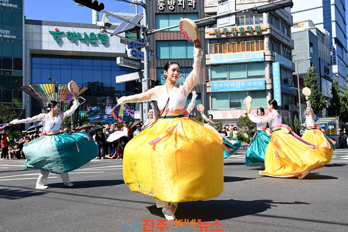 10월의 진주 축제 세계를 향한 오디세이가 펼쳐진다