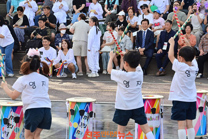 진주시 진주탈춤한마당 문화축제 자리매김