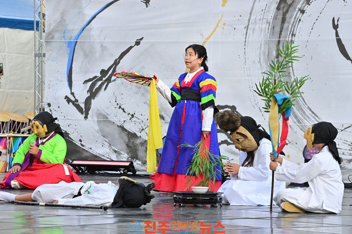 진주시 진주탈춤한마당 문화축제 자리매김