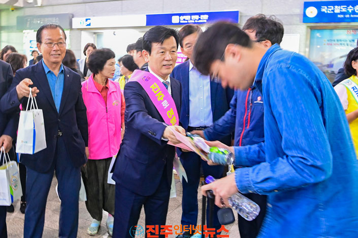 진주시 추석 귀성객 맞아 진주관광·10월 축제 홍보