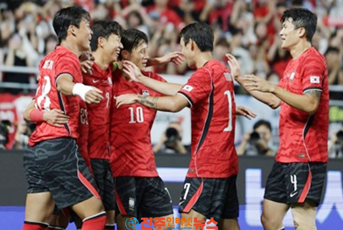 대한민국, 에콰도르 3-0 완파…모레노 감독 데뷔전 ‘완승’