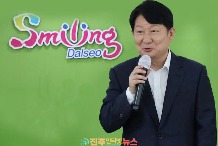 권영진 당원권 정지 1년…징계보다 중요한 것은 ‘윤리위의 잣대’다