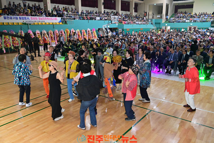 진주시 제30회 노인의 날 기념행사 개최 최동권 지회장