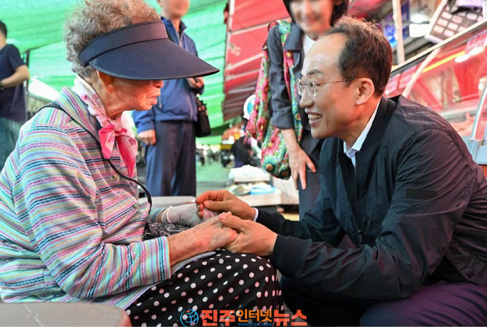 계엄 해제 표결 방해 혐의 추경호, 징역 20년 구형…11월 18일 선고