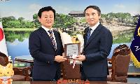 진주시, 안병헌 전 대표이사에 ‘명예시민증’ 수여